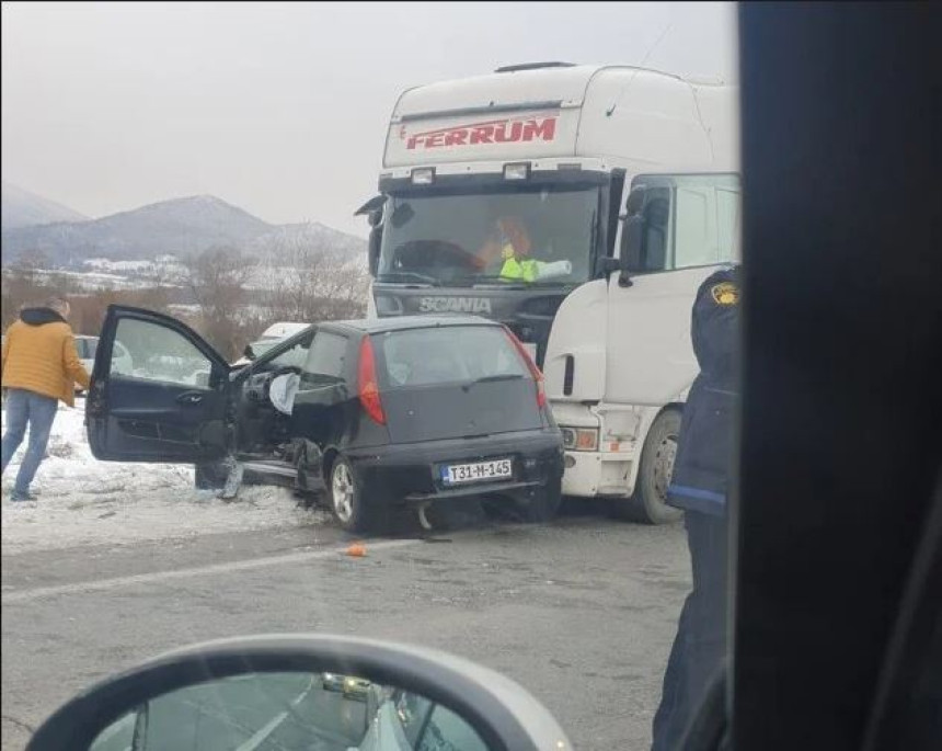 Stravičan udes kod Viteza, poginula žena