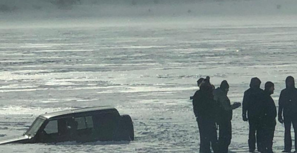 Vozao se po zaleđenom jezeru i propao kroz led