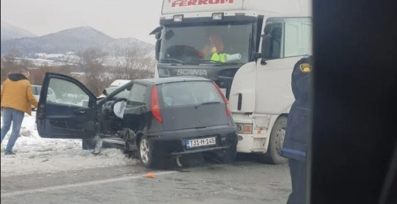 Stravičan udes kod Viteza, poginula žena