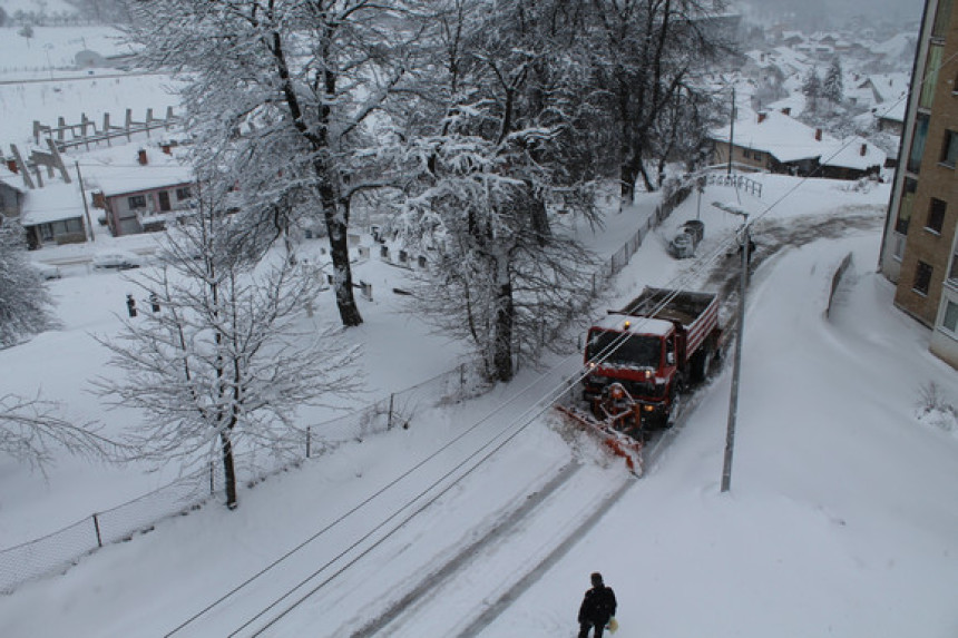 Okovani snijegom i ledom, sela danima bez struje