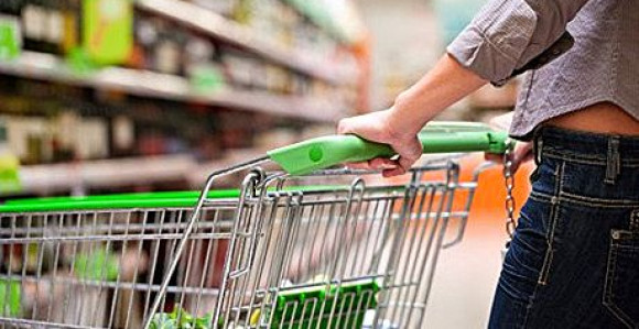 Roditelji zaboravili svoju bebu u supermarket kolicima! (VIDEO)