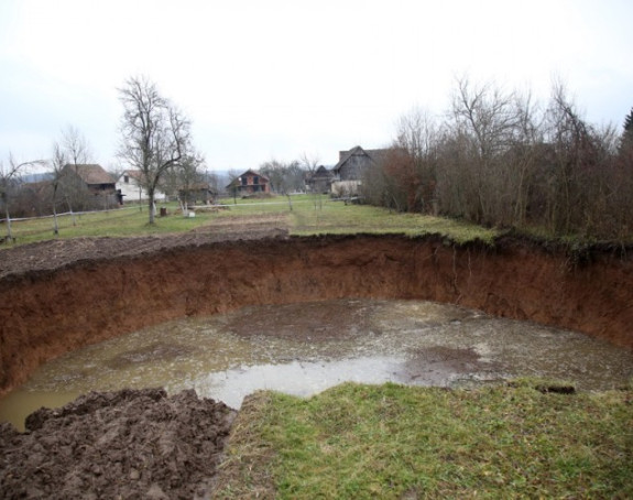 Petrinja: Rupe nakon zemljotresa se svakodnevno šire