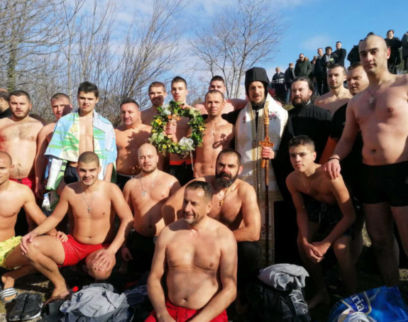 Plivanje na Neretvi blagoslovio vladika Dimitrije