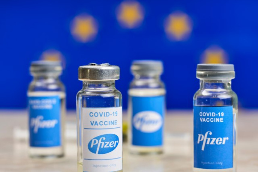 Fajzer smanjio isporuku vakcina i posvađao EU