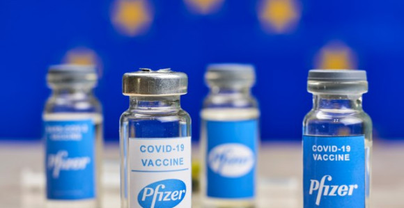 Fajzer smanjio isporuku vakcina i posvađao EU