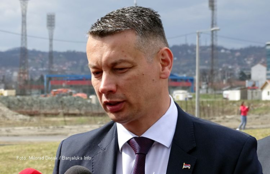 Nešić: SDA brižno čuva SNSD od propasti