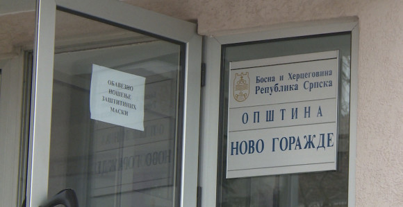 Odbornicima većine zaključana vrata za ulazak u salu