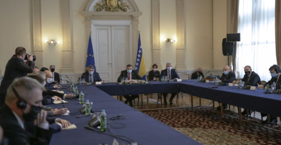 Међународна осуда Додиковог понашања и увреда