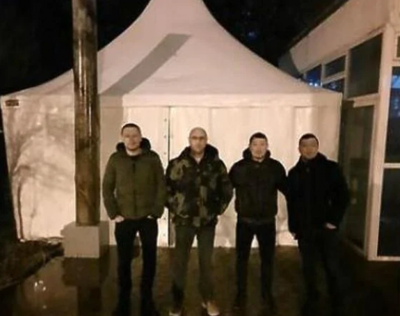 Postavili šatore ispred zgrade vlade u Mostaru