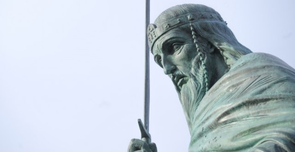 Spomenik Stefanu Nemanji napravljen je u bronzi