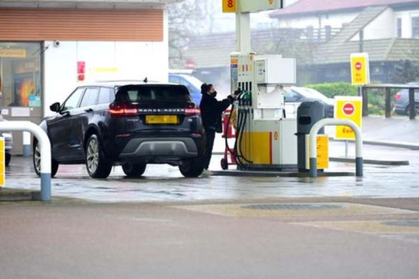 Srbin pljačkao benzinsku pumpu u Slovačkoj a žena ga zadržala do dolaska policije oralnim seksom!