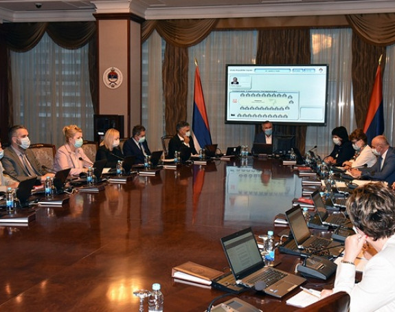 Нема уштеда, приливи у паду: Власт само задужује грађане!