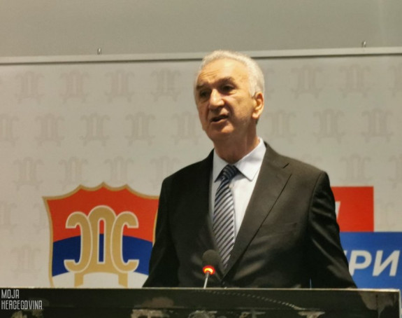 "Мијешање у избор патријарха је као да руку стављате у ватру"