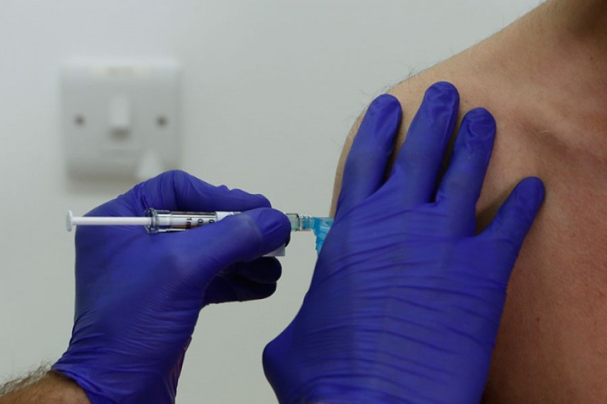 Kongresmen se revakcinisao i dobio kovid