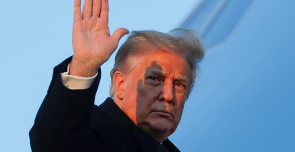 Трампова одбрана у расулу десет дана уочи суђења