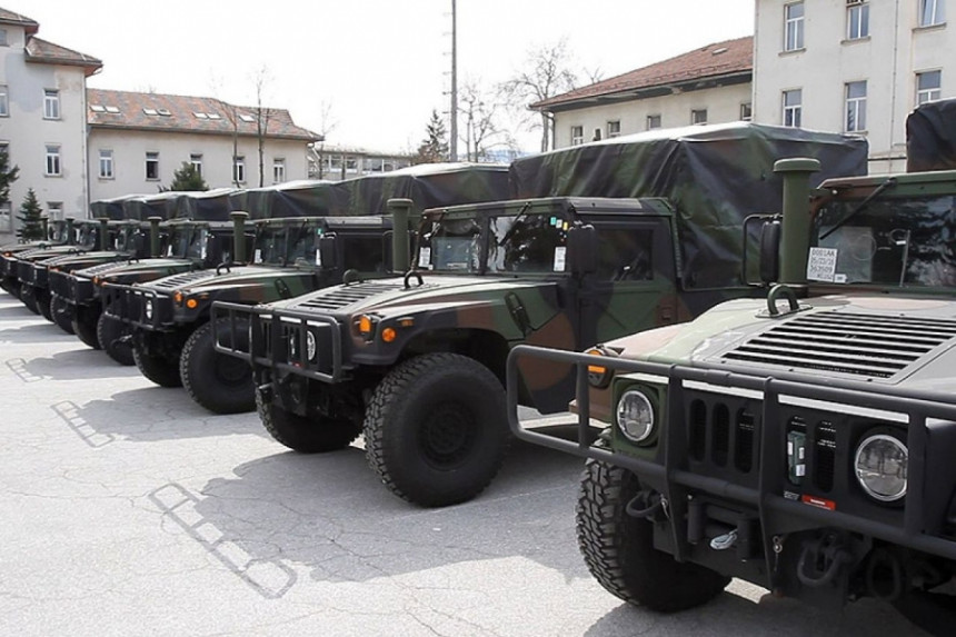 Prodaju krševe u OS BiH, nabavka novih vozila kasni