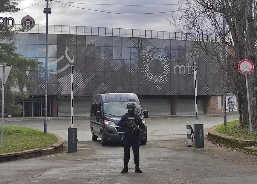 Policija obavlja pretres prostorija FK Partizan