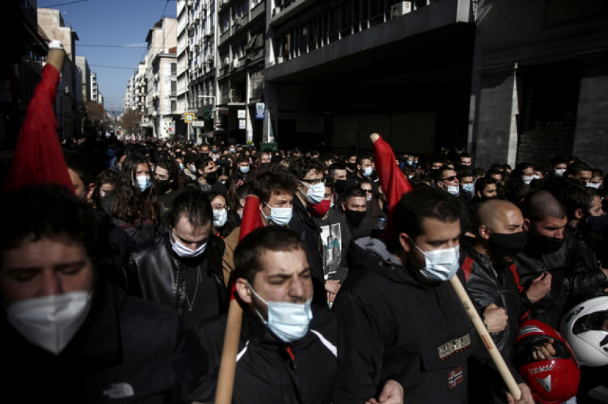 Грчка: Жесток сукоб студената и полиције (ВИДЕО)