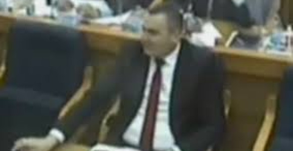Pavlović pokazao "srednji prst" odbornici SDS-a