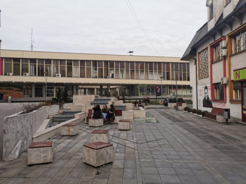 Dječak upao u praznu fontanu u centru Čačka