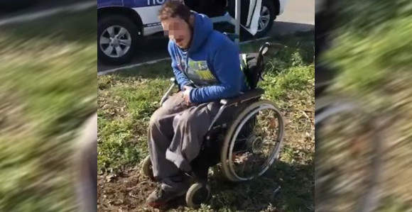 "Invalid" prosio u kolicima, a onda morao da ustane