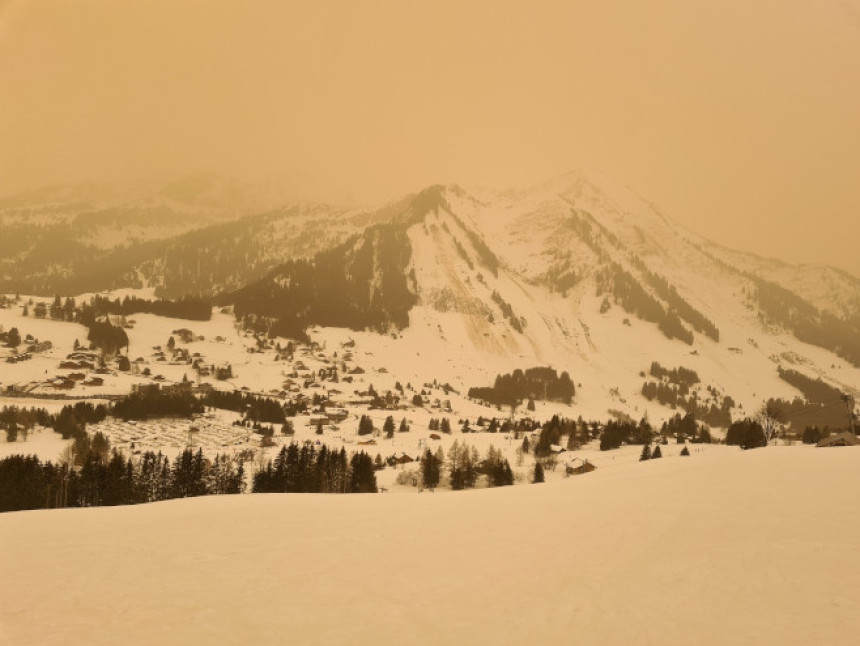 Pijesak iz Sahare: Snijeg na Alpima ima crvenu boju