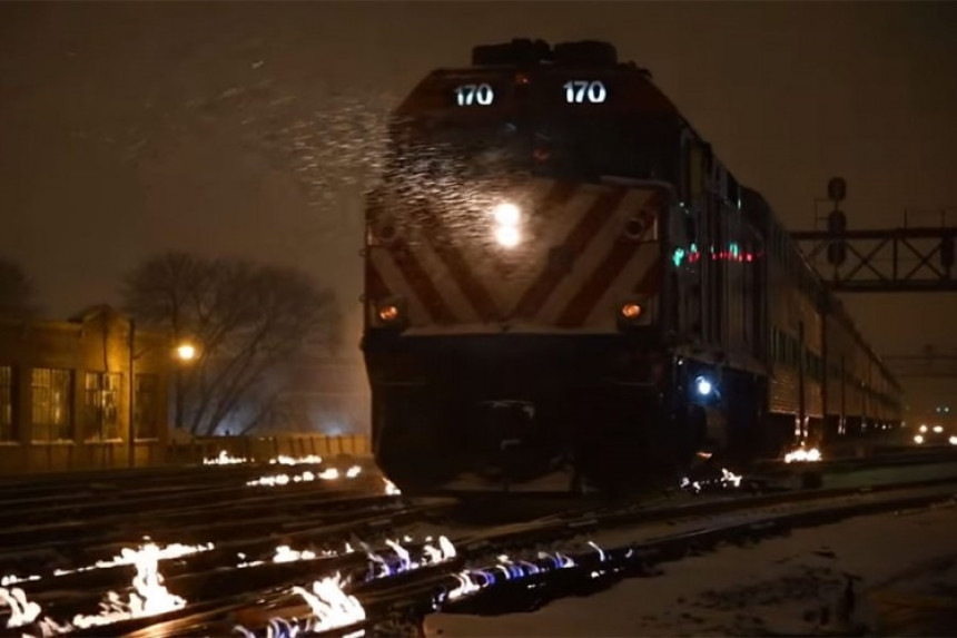 Kako se u Čikagu bore s ledom na prugama