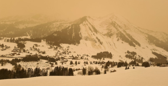 Pijesak iz Sahare: Snijeg na Alpima ima crvenu boju
