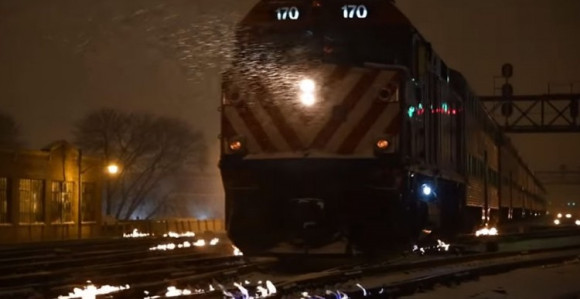 Kako se u Čikagu bore s ledom na prugama