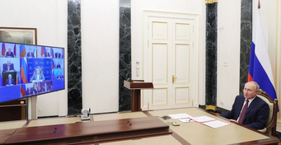 "Blumberg" priznaje: Ruska vakcina efikasnija od kineske
