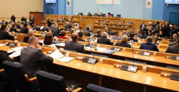 Poslanici sutra o Valentinu Incku, ali i o kreditu