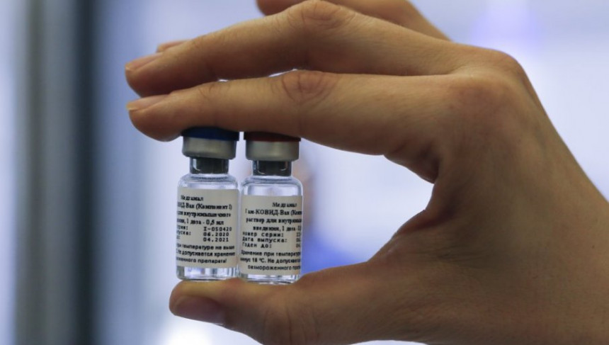 У Београд стигло још 50.000 доза руске вакцине