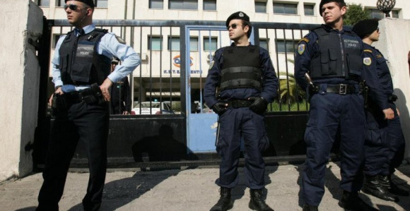Ekslpozija ispred sjedišta tri grčka lista u Atini
