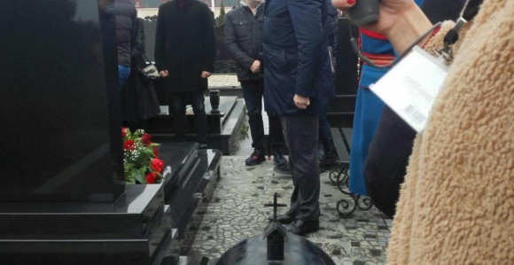 Dodik položio cvijeće na grobove Mićića i Bobara