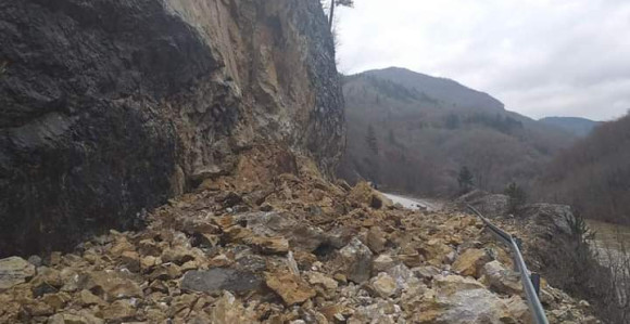 Odron zaustavio saobraćaj na putu Brodar-Rudo