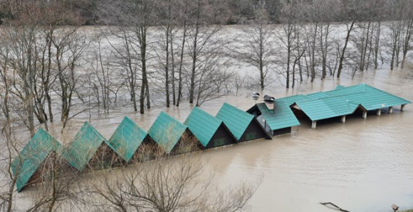 Drina poplavila kamp kućice u Foči