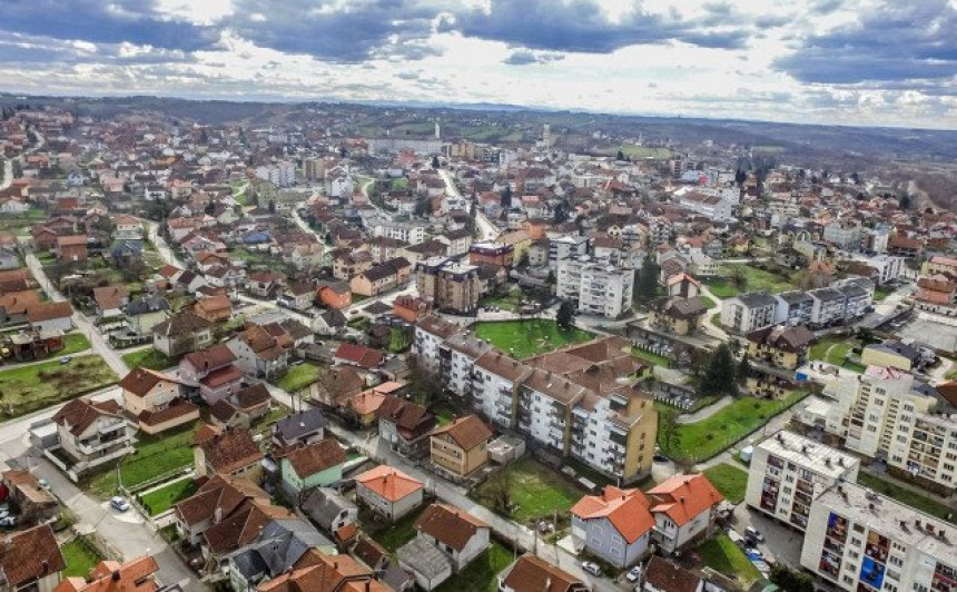 Zovete se gradom, a nemate bolnice, pozorišta, kina...