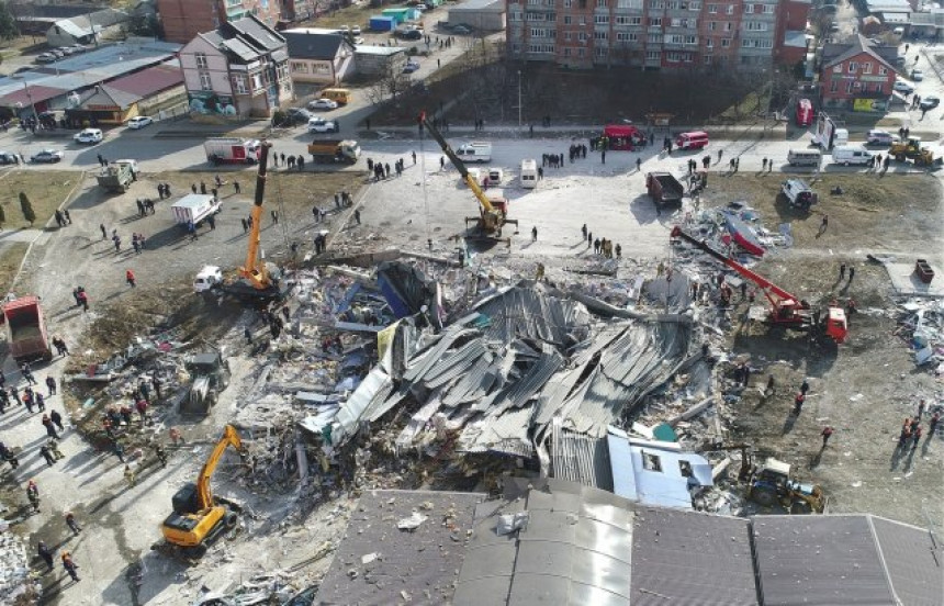 Eksplozija u Rusiji: Srušen trgovački centar (VIDEO)