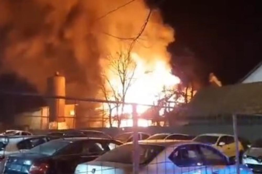 Veliki požar u Novom Sadu: Blokiran dio grada