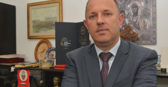 Поткрала се грешка: Лука Петровић није имао у плану куповину новог намјештаја?!