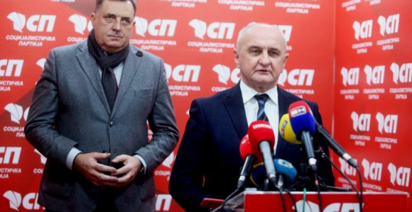 Нешић: Српску угрожава власт, а не неко споља
