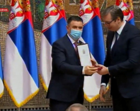 Vučić odlikovao direktora UKC Republike Srpske