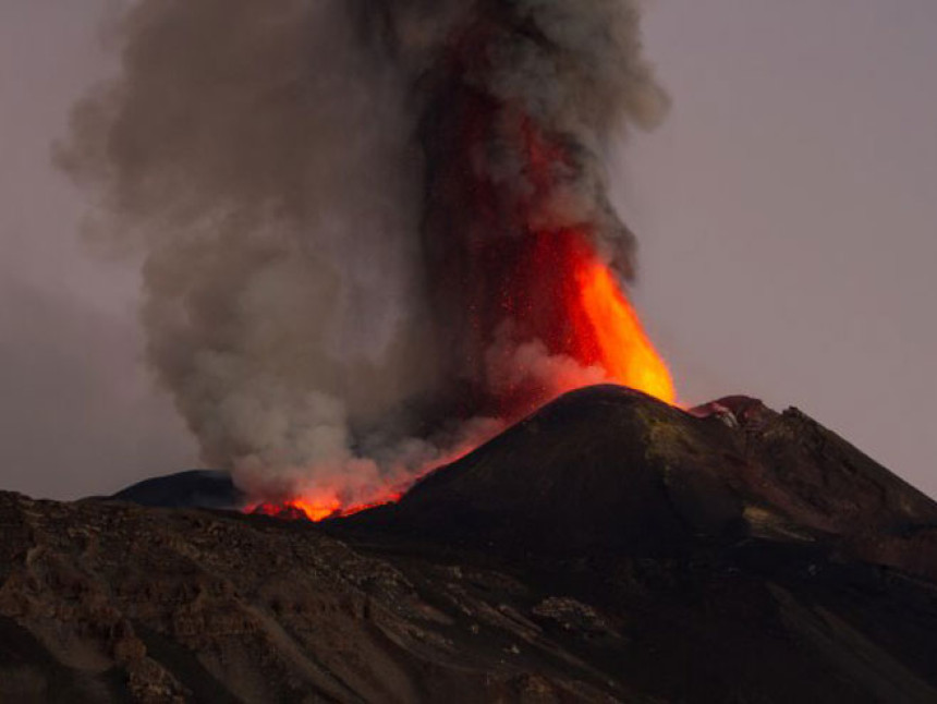 Erupcija najvišeg evropskog vulkana Etna (VIDEO)