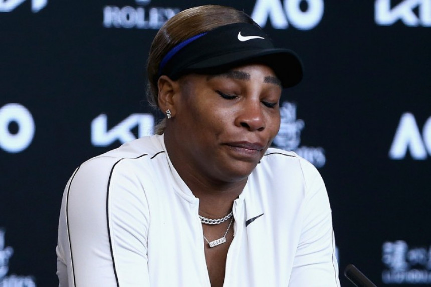 Serena u suzama napustila konferenciju