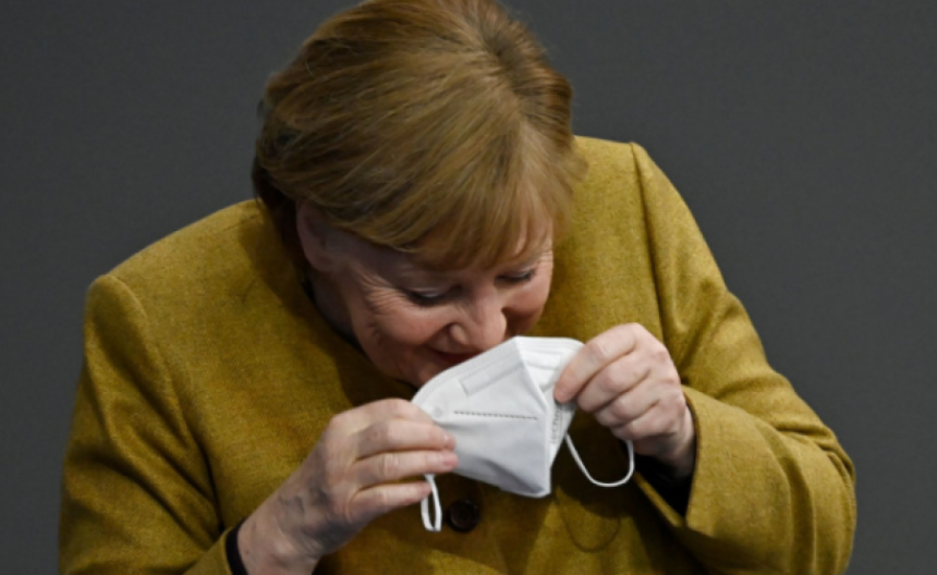 Погледајте реакцију Меркелове када је заборавила маску