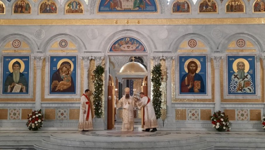 Патријарх српски Порфирије служио прву литургију