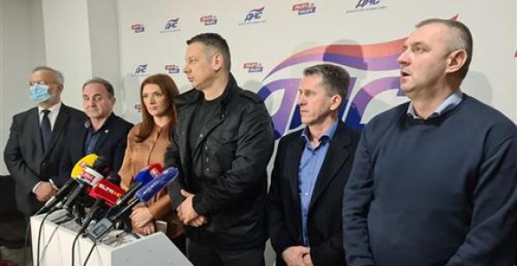 "Od 81 političkog subjekta samo njih 10 ima glasove"
