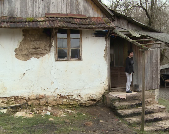 Neljudski uslovi za život Suzane i Žarka Popovića