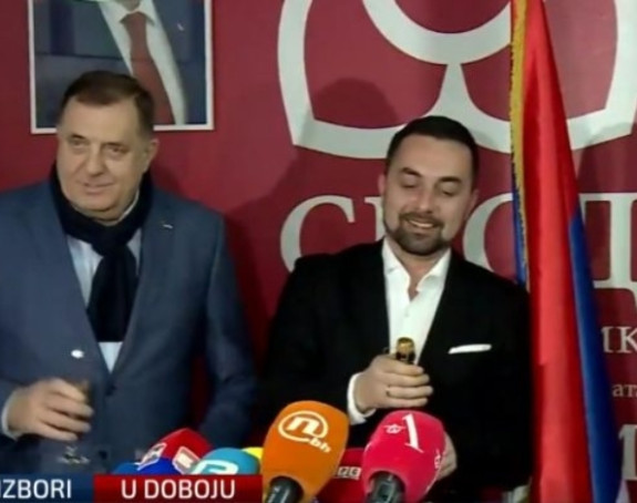 U znak pobjede SNSD-a u Doboju otvoren šampanjac