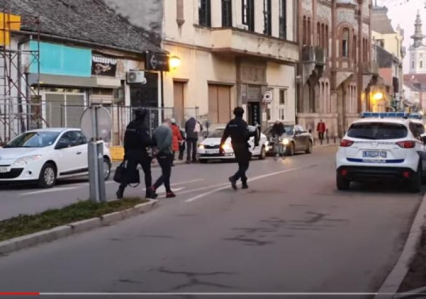 Novi Sad: Pretukli, pa izboli nožem trojicu mladića